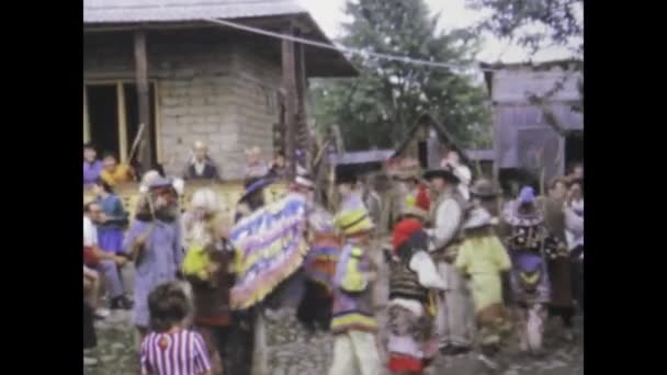 Βουκουρέστι Ρουμανία Μάιος 1975 Βυθιστείτε Στο Πολύχρωμο Και Ζωντανό Παραδοσιακό — Αρχείο Βίντεο
