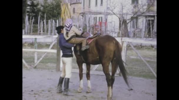 1975 이탈리아 말타는 배우는 소녀의 모습을 매력적 비디오를 가지고 돌아가라 — 비디오