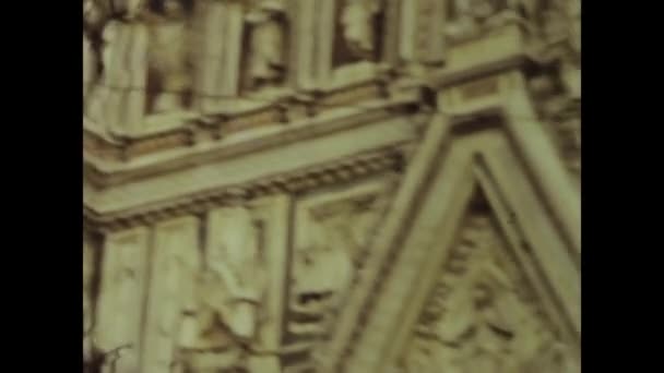 意大利佛罗伦萨可能是1965年 将自己沉浸在20世纪60年代历史上错综复杂的硅胶建筑细节中 抓住永恒之美的本质 — 图库视频影像