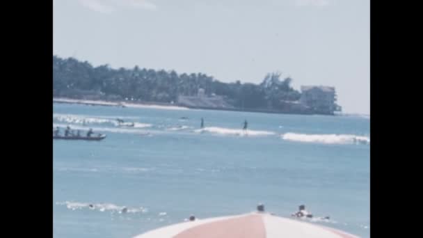 Spiaggia Waikiki Hawaii Maggio 1957 Passo Indietro Nel Tempo Con — Video Stock