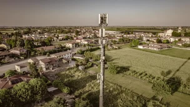 Odkryj Wpływ Technologii Obszarach Wiejskich Widokiem Powietrza Antenę Malowniczym Krajobrazie — Wideo stockowe