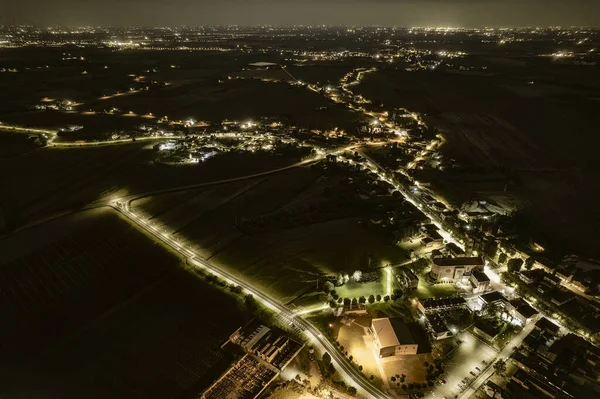 Veduta Aerea Una Città Notte Con Lampioni Che Creano Una — Foto Stock