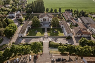 Muhteşem Villa Badoer, İtalya 'nın Fratta Polesine şehrinde bulunan mimari bir mücevher..