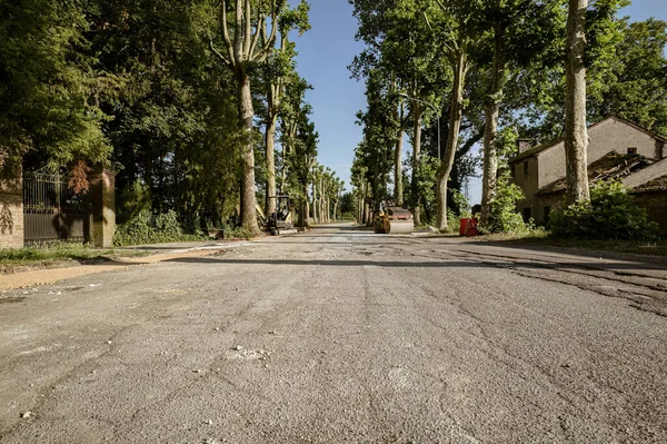 Μια Φωτογραφία Που Καταγράφει Ένα Σπασμένο Δρόμο Στην Ιταλία Που — Φωτογραφία Αρχείου