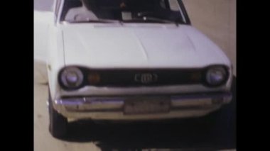 Mombasa, Kenya Haziran 1973: Zamanda yolculuk edin ve kendinizi 70 'lerden kalma Mombasa şehir manzarasının nostaljik cazibesine daldırın.