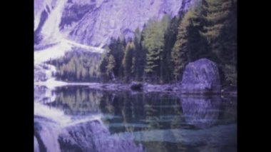 Dolomitler, İtalya Haziran 1969: 1960 'larda yakalanan kayalık bir dağ manzarasının nefes kesici güzelliğine kendinizi daldırın.