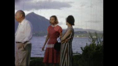 Como, İtalya 1964: 1960 'larda Dolomitler' de anılar yaratan bir dağ gezisindeki insanların klasik görüntüleri.