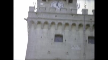 Rimini, İtalya Haziran 1963: 1960 'larda turistlerin Rimini şehrini ziyaret edip keşfettikleri klasik görüntüler.