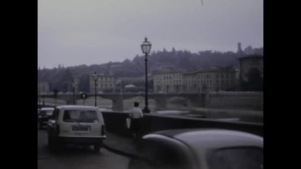 Florença Itália Maio 1972 Vídeo Histórico Capturando Icônica Ponte Vecchio — Vídeo de Stock