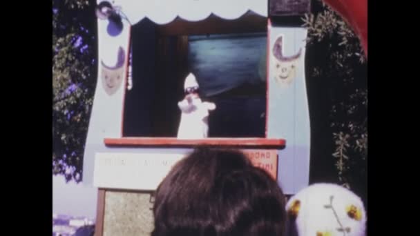 1974年 意大利罗马 回到过去 见证童话般迷人的木偶世界吧 在70年代 观众们可以欣赏到一场精彩的表演 — 图库视频影像