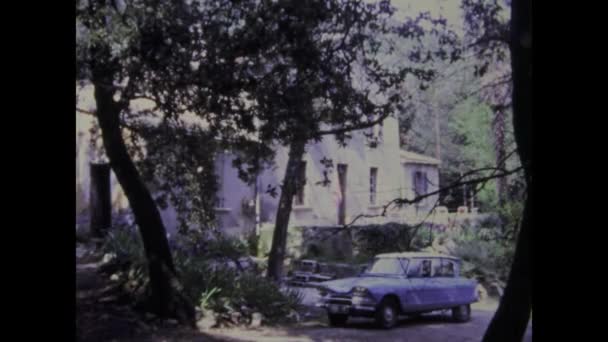 1970年 展示1970年代一座迷人的法国乡间别墅的老式镜头 — 图库视频影像