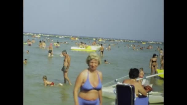 Gatteo Mare Italie Mai 1977 Images Historiques Personnes Profitant Plage — Video