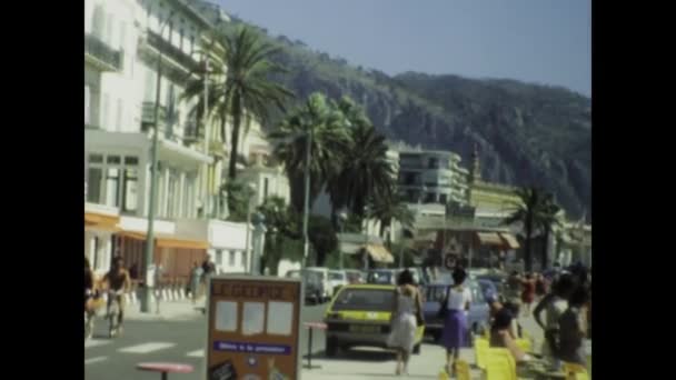 法国尼斯 1977年5月10日 走进尼斯的热闹街道 用这个迷人的老式镜头捕捉了这座城市的本质 — 图库视频影像