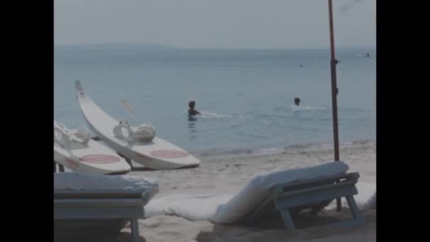 Niza Francia Junio 1949 Vintage 1949 Metraje Turistas Disfrutando Playa — Vídeos de Stock