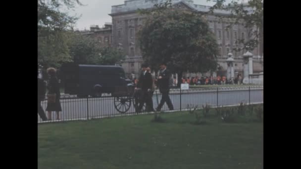 Лондон Велика Британія Травень 1949 Вінтажні Кадри Класичних Джентльменів Ходять — стокове відео