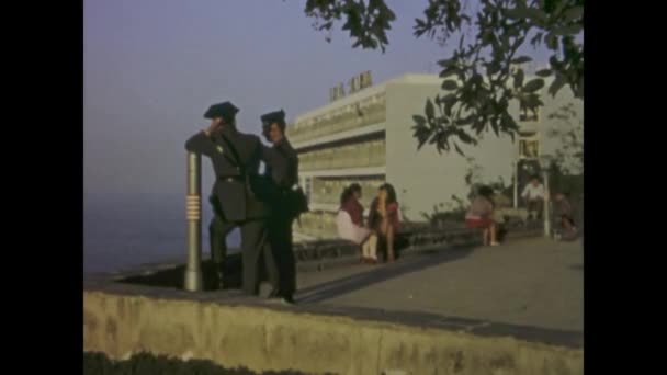 1969年1月1日 1960年代历史上警察在Tenerife街上行动的镜头 — 图库视频影像