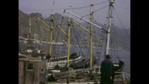 Tenerife Spagna Gennaio 1969 Riprese Storiche Degli Anni Con Barche — Video Stock