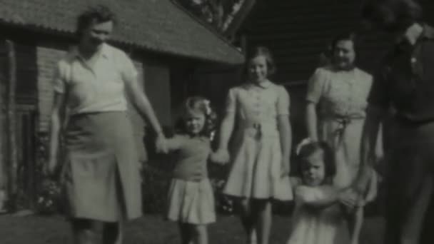 London Großbritannien Mai 1941 Vintage Aufnahmen Die Traditionelle Familienmomente England — Stockvideo