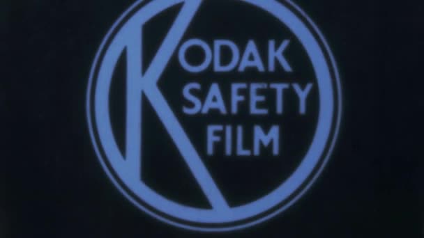 イギリスのロンドンは1941年かもしれない 1940年代のコダックの安全フィルムの使用を示すヴィンテージ映像 — ストック動画
