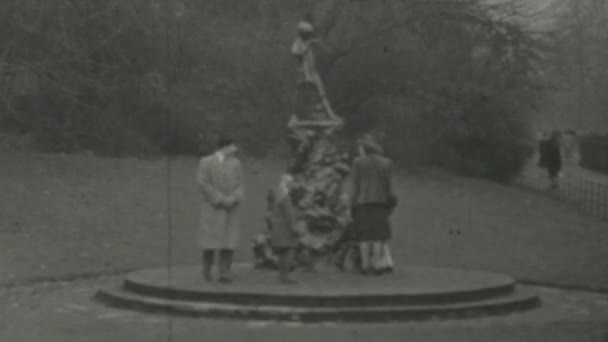 英国伦敦1941年 20世纪40年代英国公众公园的历史镜头 — 图库视频影像
