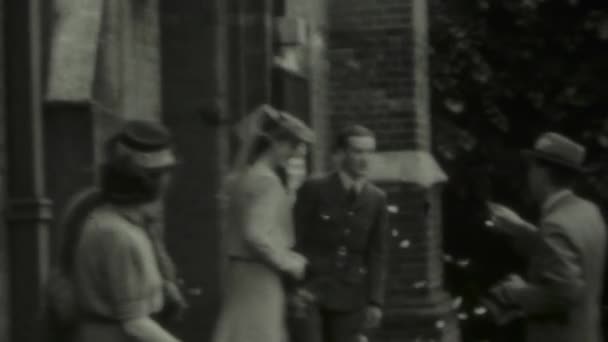 英国伦敦1941年 20世纪40年代在英国举行的一场军事婚礼的镜头 — 图库视频影像