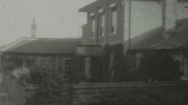 Лондон Велика Британія Травень 1941 Історичні Кадри Традиційних Сільських Будинків — стокове відео
