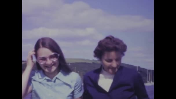Morieres Les Vignes Francja Maj 1970 Historyczne Nagrania Młodej Kobiety — Wideo stockowe