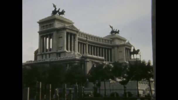ローマ 1966年かもしれない ローマのヴィトリオ エマヌエレ2世の記念碑の歴史的な映像 — ストック動画