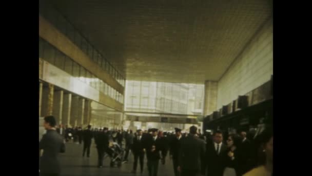 Rzym Włochy Mogą 1966 Historyczne Nagranie Tętniącego Życiem Dworca Centralnego — Wideo stockowe