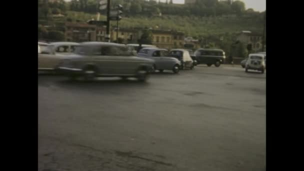 Florencia Italia Mayo 1966 Imágenes Históricas Que Capturan Tráfico Automovilístico — Vídeos de Stock