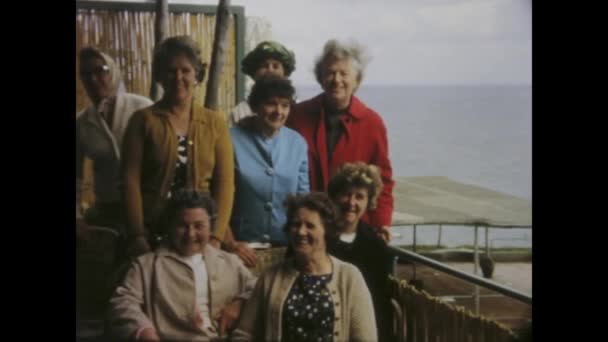 Neapol Włochy Mogą 1966 Vintage Materiał Filmowy Grupy Starszych Kobiet — Wideo stockowe