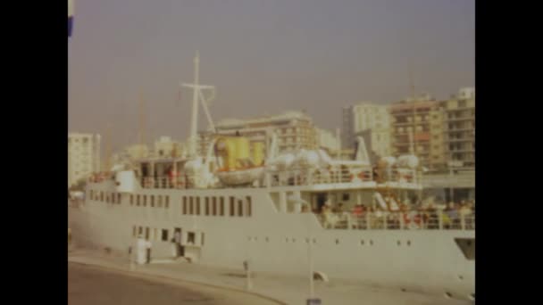 1966年3月 希腊雅典 探索20世纪60年代的一次怀旧希腊游轮之旅 展示名胜古迹和难忘的经历 — 图库视频影像