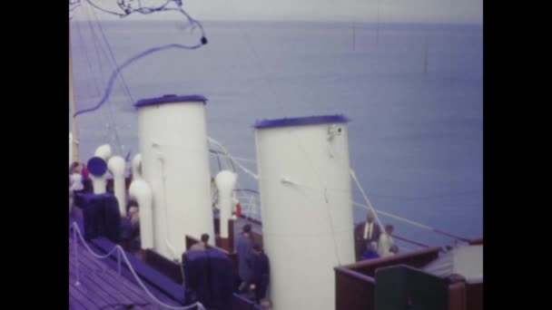 英国伦敦 1966年1月 当人们乘坐汽船踏上愉快的河流旅程时 感受1960年代的魅力 — 图库视频影像