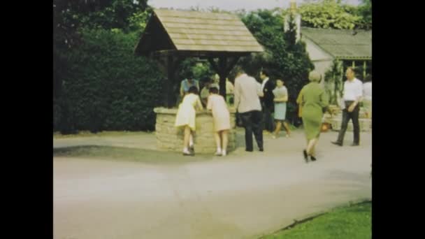 Belvoir Birleşik Krallık 1966 Lara Geri Dönün Insanların Gezinip Ngiliz — Stok video