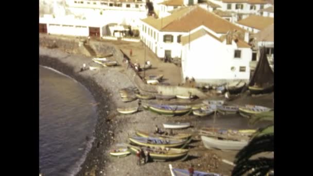 ポルトガルのマデイラは1966年かもしれない 1960年代のこの懐かしい映像で美しいマデイラ村の静かな美しさを探検する — ストック動画
