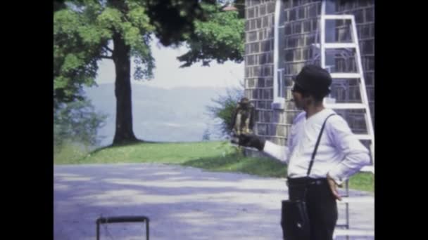 Лондон Великобритания Май 1950 Исторические Кадры Демонстрирующие Человека Умело Тренирующегося — стоковое видео