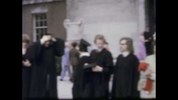 1975年6月 アメリカ合衆国ロチェスター 1970年代のイーストマン音楽学校での卒業式の歴史的映像 — ストック動画
