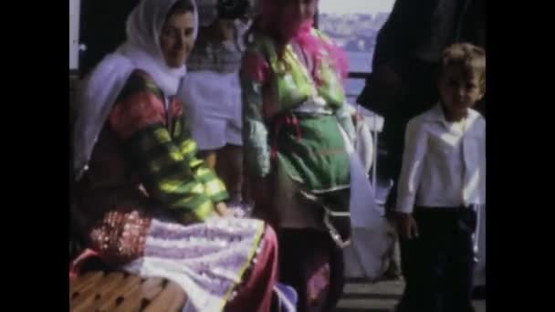 Istambul Turkiye Maio 1975 Filmagem Histórica Mostrando Povo Turco Tradicional — Vídeo de Stock