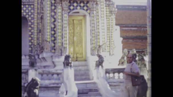Μπανγκόκ Ταϊλάνδη Ιούνιος 1975 Κοντινές Λεπτομέρειες Των Ταϊλανδικών Βουδιστικών Ναών — Αρχείο Βίντεο