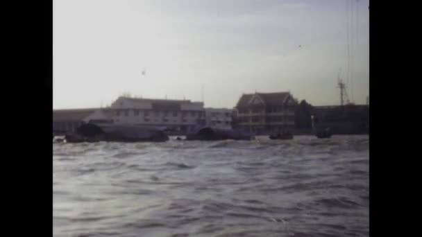 Bangkok Thailand June 1975 Historic Footage Boats Navigating River Bangkok — Stock Video