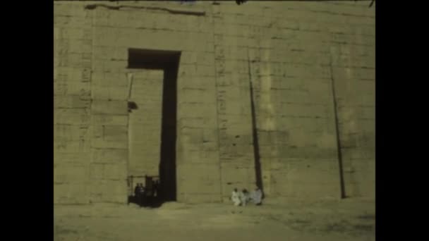 エジプトのカイロ 1975年 エジプトの有名なカルナック考古学遺跡のヴィンテージ映像 — ストック動画