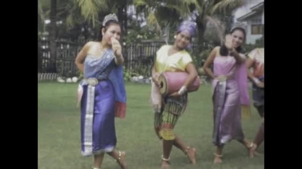 泰国曼谷 1975年 20世纪70年代泰国传统舞蹈表演的历史片段 — 图库视频影像