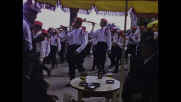 Paris França Maio 1969 Filmes Históricos Mostrando Tradicional Desfile Folclórico — Vídeo de Stock