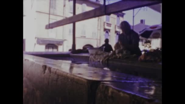 Paris Frankrike 1969 Historiska Bilder Fiskhandlare Som Sålde Gatumarknad 1960 — Stockvideo