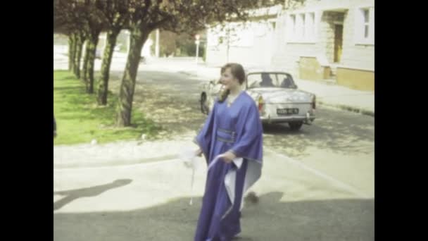 Париж Франция Май 1975 Шаг Назад Времени Винтажными Кадрами Восхитительного — стоковое видео