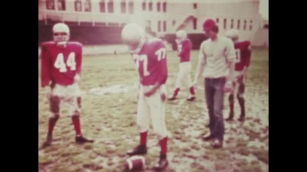Чикаго Сша Май 1970 Винтажные Кадры Американских Футболистов Действии 1970 — стоковое видео