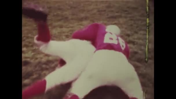芝加哥 1970年 美国足球运动员在20世纪70年代活动的古老镜头 — 图库视频影像