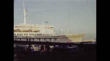 Palermo, İtalya 1974: 1970 'lerde faaliyet gösteren bir İtalyan donanma savaş gemisinin tarihi görüntüleri