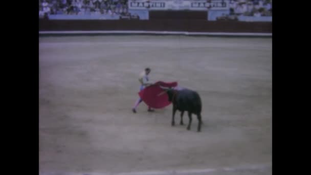 Мадрид Іспанія Червень 1970 Вінтажні Кадри Захоплюють Бої Биками Сцени — стокове відео