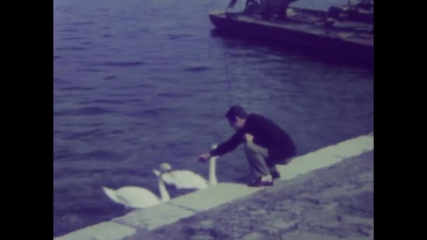 Lucerna Szwajcaria Czerwiec 1970 Vintage Nagranie Lat Tych Ukazujące Kobietę — Wideo stockowe